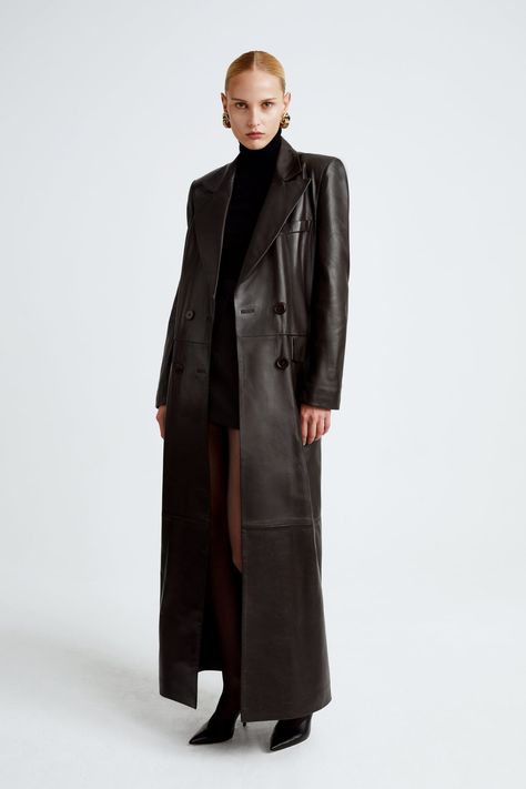 Floor Length Leather Coat, Leather Trench Coat Outfit, Floor Length Coat, Nour Hammour, Parisian Winter, 2025 Style, Long Leather Jacket, Fashion Thoughts, Trench Coat Outfit