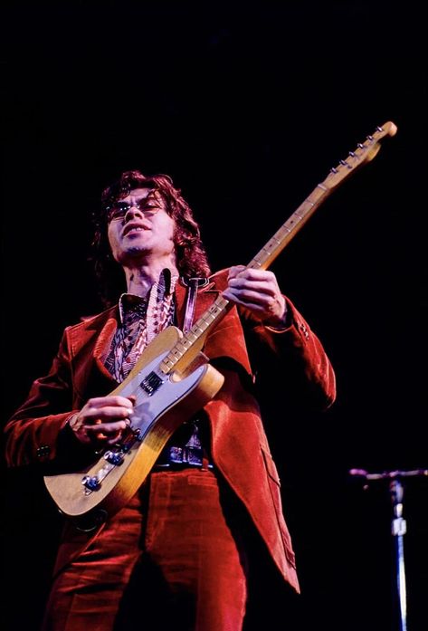 Robbie Robertson, Academy of Music, 1971 - Photo by Ernst Haas Garth Hudson, Robbie Robertson, 20th Century Music, Rock Of Ages, Rock N Roll Music, Rhythm And Blues, Concert Photography, Rock Legends, Him Band