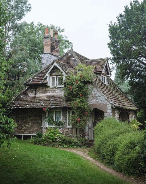 ♥ James Lloyd, Lloyd Cole, Big Cottages, Pretty Homes, Fairytale House, Fairytale Cottage, Cottage Style Homes, Style Cottage, Cottage In The Woods