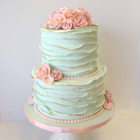 Wedding Cake Diy Decorating, Cakes Without Fondant, Kek Kahwin, Gateau Baby Shower, Pretty Wedding Cakes, Fondant Wedding Cakes, Buttercream Wedding Cake, Ruffle Cake, Magic Cake