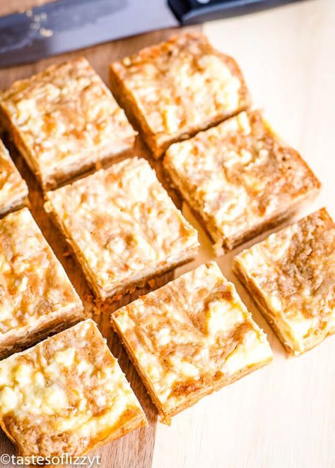 Cream Cheese Carrot Cake, Carrot Cake Cheesecake Bars, Carrot Cake Bars Recipe, Carrot Cake Dessert, Cake Bars Recipe, Carrot Cake Bars, Easy Bar Recipes, Carrot Cake Cheesecake, Cake Cheesecake