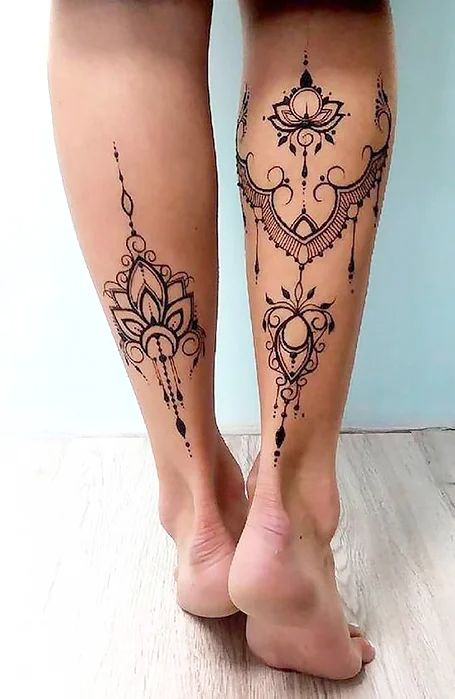 18 Beautiful Henna Tattoos for Women in 2021 - The Trend Spotter Tato Grunge, Tato Mandala, Henne Tattoo, Leg Henna, Tattoo Diy, Tato Henna, Henna Body Art, Tattoo Henna, Inspired Tattoos