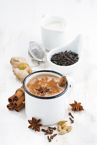 Homemade Masala Chai – An Indian Spiced Tea via @thermokitchen Dirty Chai Latte, Masala Chai Recipe, Chai Tea Latte Recipe, Te Chai, Quiche Lorraine Recipe, Tea Latte Recipe, Masala Tea, Chai Recipe, Homemade Almond Milk