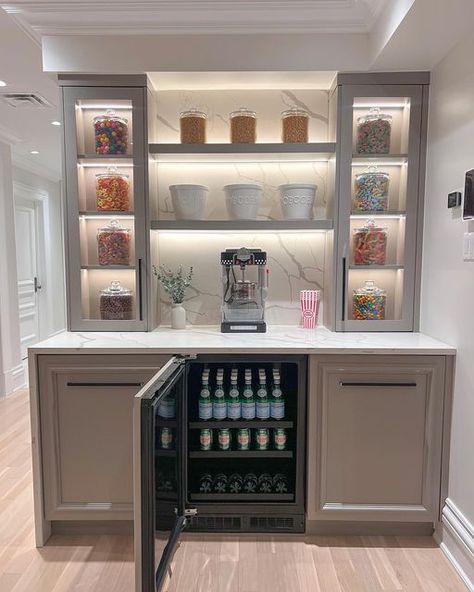 Hang in There on Instagram: "📽️🍭✨ Adding an extra layer of enjoyment to movie nights with this theatre room snack bar!! We love how this fun project turned out 💕 — — — #snackbar #theatreroom #candybar #theatreroomdesign #snackorganization #candyorganization #homeorganizationmontreal #montrealhomeorganizer #montrealservices #montrealhomes #hangintheremtl" Home Theater Ideas Snack Bar, Home Theater Kitchen, Movie Snack Bar At Home, Basement Bar Movie Room, Playroom Snack Bar, Rec Room Snack Bar, Snack Station Basement, Basement Bar With Popcorn Machine, Home Movie Theater Room Snack Bar