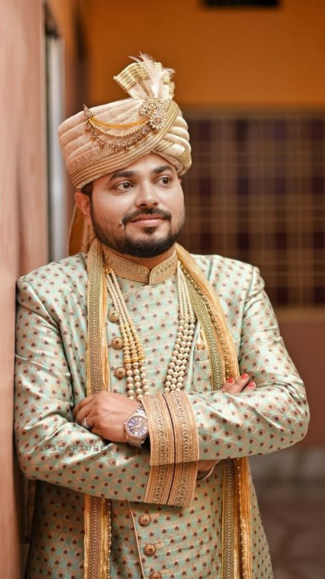 Dulha Closeup Pose, Groom Single Poses Indian Wedding, Dulha Singal Pose, Wedding Boy Poses, Singal Dulha Pose, Groom Portraits Indian, Groom Poses Indian Wedding, Dulha Closeup, Dulha Single Pose