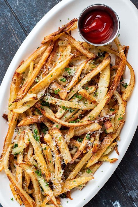 How to make truffle fries. Simple baked truffle oil French fries finished with Parmesan cheese and truffle salt. Transformed to the ultimate truffle fries. #trufflefries #parmesanfries Truffle Fries Recipe, Parmesan French Fries, Truffle Oil Recipes, Starchy Sides, Parmesan Truffle Fries, Garlic Parmesan Fries, Parmesan Fries, Truffle Salt, Truffle Fries