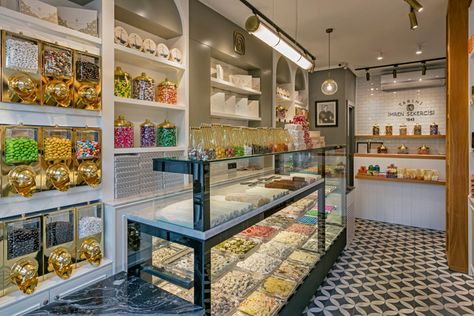 » Imren Sweet Shop by Kst Architecture & Interiors, Antalya – Turkey Mithai Shop Interior Design, Sweet Shop Interior Design Indian, Sweet Shop Interior, Interior Design Indian, Metro White, Black Store, Kitchen Loft, Milk Shop, Shop House Ideas