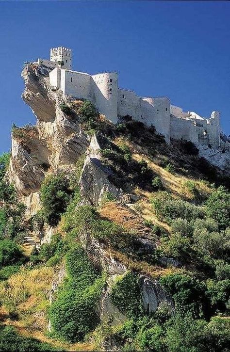 Modern Structure, Abruzzo Italy, Old Castle, Castle Ruins, Voyage Europe, Instagram Travel, Beautiful Castles, Luxury Villas, A Castle