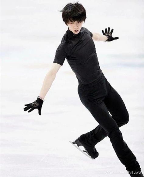 Gesture Drawing Poses, Action Pose Reference, Male Pose Reference, People Poses, Human Reference, Body Reference Poses, Human Poses Reference, Yuzuru Hanyu, Poses References