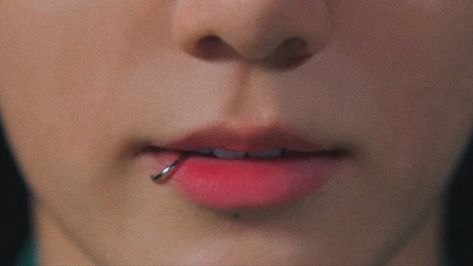 Jungkook Piercing, How To Drow, Mouth Piercings, Cool Piercings, Bangs With Medium Hair, Bottom Lip, Jungkook Selca, Celebrity Style Red Carpet, Lip Ring