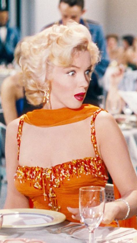 On set; 1953 Marilyn Monroe Movies, Estilo Marilyn Monroe, Marilyn Monroe Fashion, Jane Russell, Gentlemen Prefer Blondes, Joe Dimaggio, Marilyn Monroe Photos, Norma Jean, Actrices Hollywood