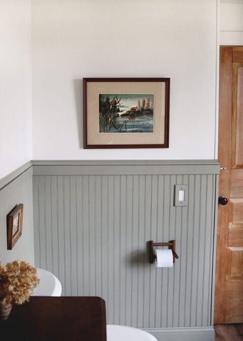 Old Wainscoting Makeover, Painted Wainscoting Bathroom, Small Bathroom Panelling, Painted Beadboard Bathroom, Bathroom Half Wall Ideas, Storage Ideas Aesthetic, Wall Paneling Bathroom, Accent Wall In Bathroom, Bathroom Wall Paneling Ideas