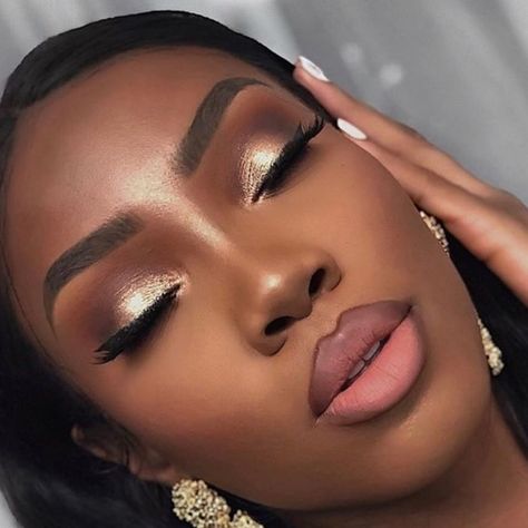 Makeup Tutorial For WOC /BMM on Instagram: “Dolls What’s your favourite thing about this look??? 😍😍😍——————————————————————————— Use  our Hashtag # Brownmelaninmakeup  #…” Black Wedding Makeup, Engagement Photo Makeup, Black Bridal Makeup, Wedding Eye Makeup, Glam Wedding Makeup, Date Night Makeup, Beginners Eye Makeup, Graduation Makeup, Makeup For Black Skin