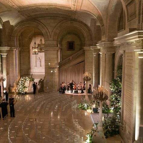 New York Public Library Wedding, Manhattan Wedding Venues, Nyc Public Library, Public Library Wedding, Midtown Nyc, City Wedding Venues, New York Wedding Venues, Nyc Wedding Venues, Manhattan Wedding