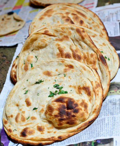 Baked Flatbread, Chicken Kadai, Chicken Kadai Recipe, Naan Roti, Indian Food Photography, Tandoori Roti, Shawarma Recipe, Roti Recipe, Diy Skin Care Routine