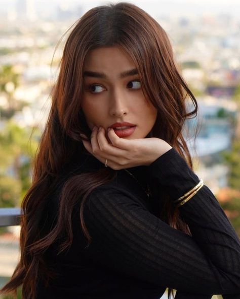 Liza Soberano Aesthetic, Lily Chee, Liza Soberano, Bond Girls, Vampire Academy, These Girls, Perfect Hair, Face Claims, Woman Face