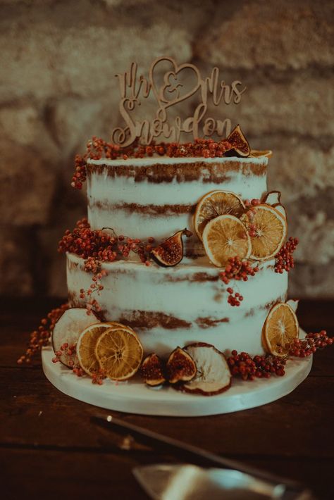 Autumn Wedding Cakes, Semi Naked Cake, Vegan Wedding Cake, Boho Wedding Cake, Fruit Berries, Cake Fruit, Vegan Wedding, Fall Cakes, Wedding Cake Rustic