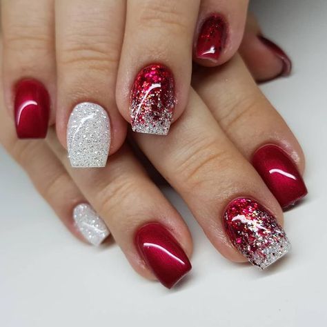 Nail Designs Winter, Nails Holiday, Unghie Sfumate, December Nails, Red Christmas Nails, Christmas Gel Nails, Christmas Nail Art Designs, Christmas Nails Acrylic, Winter Nail Designs