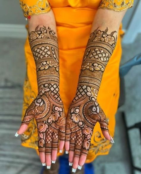 Mehendi Designs For Full Hands Arabic, Simple Mehndi Art, Tattoo Design Mehndi, Mehndi Clothes, Latest Mehndi Designs Wedding, Bridal Henna Design, Mehndi Bridal, Palm Mehndi, Mehandhi Designs