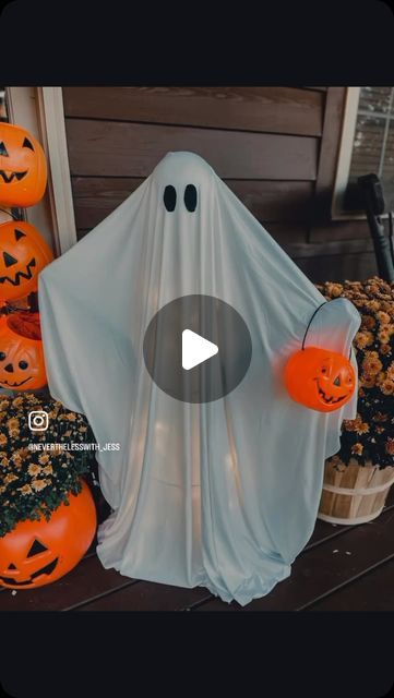 Jessica Marshall | Thrifted Fashion | OOTD on Instagram: "Had to share one of my favorite crafts from last year!!!#halloween #fall #diy #halloweendiy #halloweendecor #halloweendecorations #ghost #ghostdiy #ghostdecor" Ghost Garden Halloween, Halloween Ghost Diy, How To Make Ghosts For Outside, Diy Ghosts Outdoor, Yard Ghosts, How To Make Ghosts, Diy Halloween Ghosts, Diy Ghost, Flying Ghost