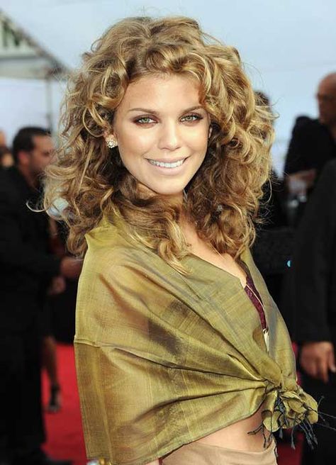 Annalynne Mccord Hair, Summer Curls, Long Curly Haircuts, Layered Curly Hair, Dude Perfect, Daily Hairstyles, Super Hair, Haircuts For Curly Hair, Perfect Curls