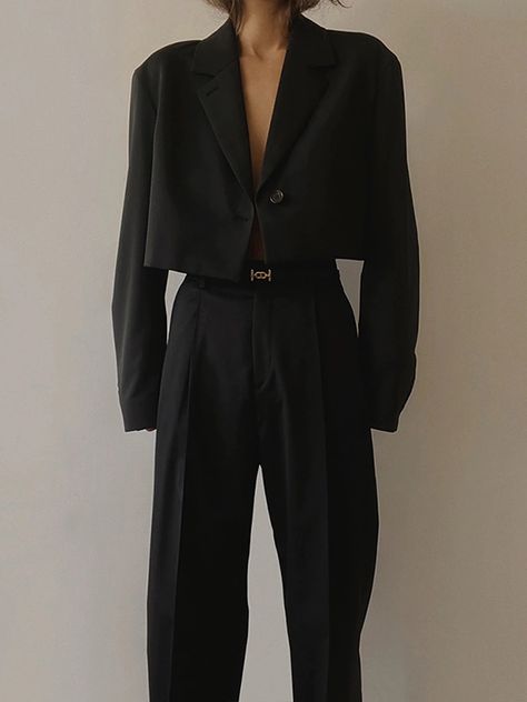 Suits Women Aesthetic, Korean Suits Women, Mind My Business, Minimalist Moda, Blazer Suit Women, Streetwear Spring, Fit Clothes, Cropped Coat, M 16