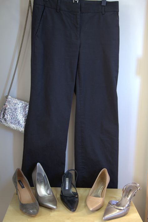 Womens Navy Suit, Matriekafskeid Rokke, Navy Pants Outfit, Navy Dress Shoes, Navy Pants Women, Grey Pants Outfit, Pants Outfit Work, Womens Navy Dress, What Shoes To Wear