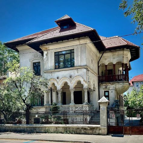 A good quality Neo-Romanian style design of a house from the 1920s in Kiseleff area of Bucharest, that uses in larger proportion than usual traditional Wallachian domestic architecture elements, which can be traced in the Ottoman baroque, and does not emphasise the cula tower symbolism. #neoromanian #kiseleff #bucharest #ottomanbaroque #balkans #southeasteurope #casedeepoca #valentinmandache Romanian Revival House, Romanian House Exterior, Romanian House Traditional, Neo Romanian Architecture, Romanian Revival Architecture, Romanian Mansion, Romania House, Residential Architecture House, Romania Architecture