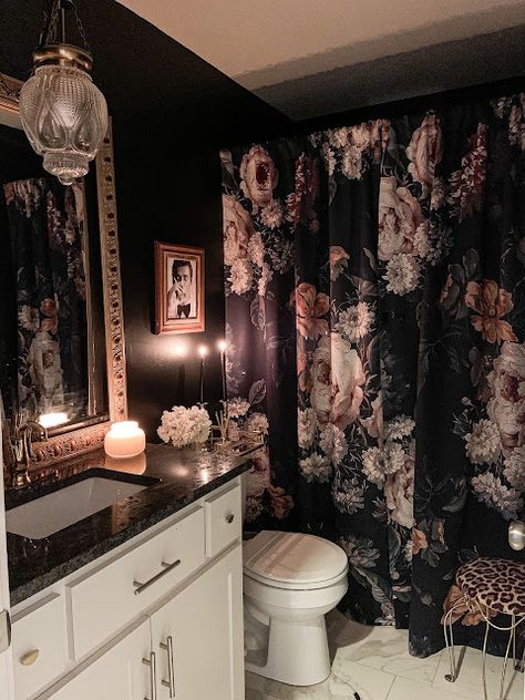 Gothic Bathroom, Garden Retreat, Dark Home Decor, Bad Inspiration, Victorian Garden, Goth Home, Goth Home Decor, Dark Home, Bad Design