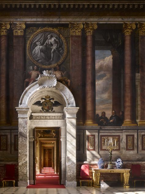 Battle Of Blenheim, Sir Winston Churchill, Palace Interior, Blenheim Palace, The World Of Interiors, Holy Roman Empire, Timeless Interiors, Hall Interior, English Manor