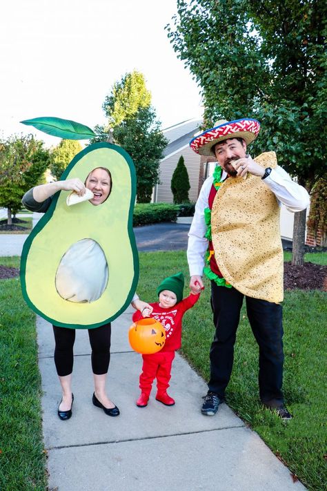 DIY Maternity Avocado, Baby Sriracha, and Dad Taco Family Costume. Click through for plenty of fun DIY costumes for families. #halloween #halloweencostumeideas #familyhalloweencostume #familyhalloweencostumeideas | glitterinc.com | @glitterinc Funny Pregnant Halloween Costumes, Maternity Halloween Costume, Witch Pirate, Avocado Costume, Taco Costume, Maternity Halloween, Halloween Costume Toddler Girl, Pregnancy Costumes, Halloween Costumes For Family