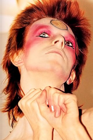 David Bowie Pictures, Ziggy Played Guitar, Bowie Ziggy Stardust, David Bowie Ziggy Stardust, 80s Makeup, Bowie Starman, David Bowie Ziggy, Unhealthy Obsession, Pretty Star