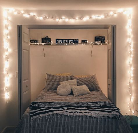 Dorm Lights, Ultimate Bedroom, Lighting Decoration, Redecorate Bedroom, Bed In Closet, Teen Bedroom Decor, Girl Bedroom Decor, Room Design Bedroom, Dream Room Inspiration