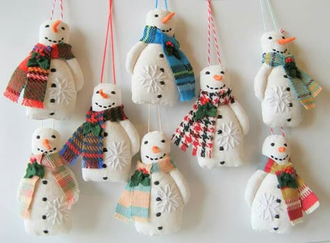 Snowman tree decorations by Lisa Toppin. www.agnesandcora.etsy.com Snowman Tree, Christmas Crafts To Make, Felt Christmas Decorations, Lavender Bags, Christmas Ornament Crafts, Christmas Sewing, Ornament Crafts, Felt Christmas, Xmas Crafts