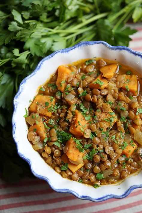 Lentil and Sweet Potato Stew - Eat Yourself Skinny August Recipes, Sweet Potato Stew, Potato Stew, Liver Recipes, Stewed Potatoes, Lentil Stew, Lentil Recipes, Healthy Soup Recipes, Healthy Soup