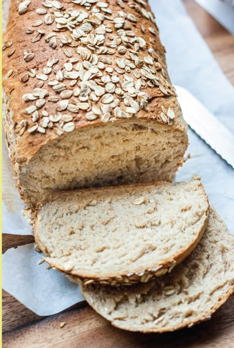 خبز فرنسي, Honey Oat Bread, Oat Bread, Bread Soft, Oatmeal Bread, Bread Maker Recipes, Honey Oats, Breakfast Bread, Loaf Of Bread