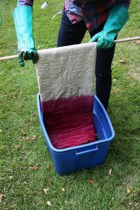 How To Dip Dye a Tablecloth: gallery image 4 Dye Drop Cloth, Drop Cloth Tablecloth, Rit Dye Colors Chart, Dip Dye Curtains, Dip Dye Fabric, Drop Cloth Projects, Diy Useful, Cloth Projects, Diy Tablecloth