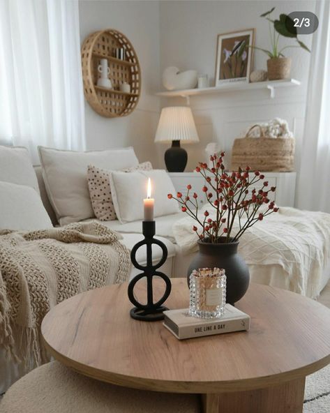 Small Circle Coffee Table Decor, Centre Table Decor Living Room, Circle Coffee Table Decor, Living Room Wooden Table, Best Living Room Ideas, Round Dining Table Decor, Center Table Decor, Beautiful Bedroom Decor, Shelf Decor Living Room