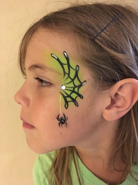 Witch Face Painting Kids, Easy Face Paint For Beginners, Halloween Face Painting Simple, Easy Cheek Face Painting, Simple Spider Face Paint, Halloween Face Paint Spider, Fun Halloween Face Paint, Simple Halloween Face Paint Ideas, Eye Design Face Paint