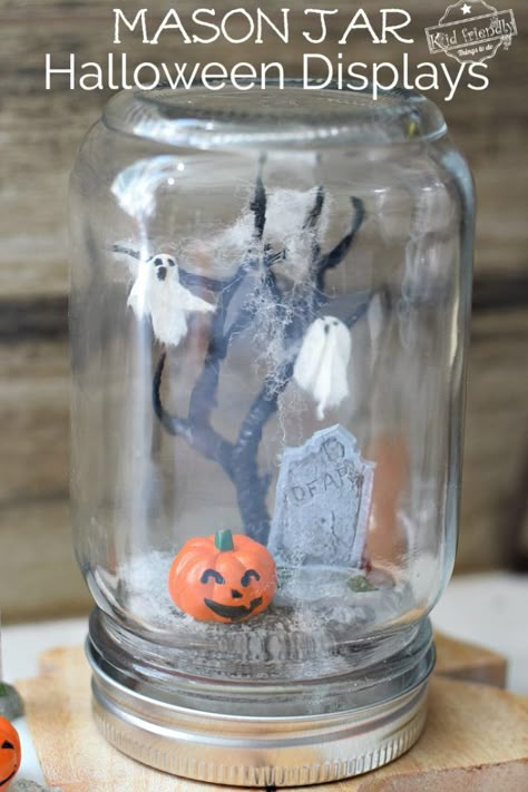 Mason Jar Halloween, Halloween Party Craft, Easy Halloween Craft, Fall Displays, Halloween Scenes, Halloween Jars, Halloween Mason Jars, Fun Halloween Treats, Adornos Halloween