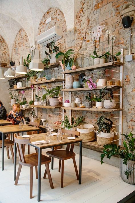 Tea Room Design, Daily Focus, Florence Food, Art Styling, Photography Details, Flower Cafe, Flower Shop Design, Rustic Cafe, Food Art Photography