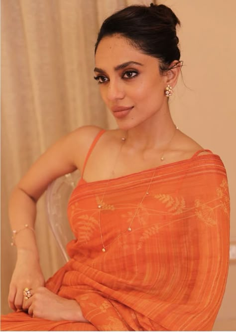 Celebrity Clothing, Indian Sari Dress, Orange Saree, Fashionable Saree Blouse Designs, Anita Dongre, Fancy Sarees Party Wear, Indian Saree Blouses Designs, Simple Sarees, Indian Fashion Saree