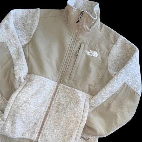 The North Face Zip Up, North Face Women Jacket, North Face Zip Up, Columbia Jacket Outfit Aesthetic, North Face Jacket Aesthetic, North Face Clothes, The North Face Aesthetic, North Face Fleece Outfit, The North Face Outfit