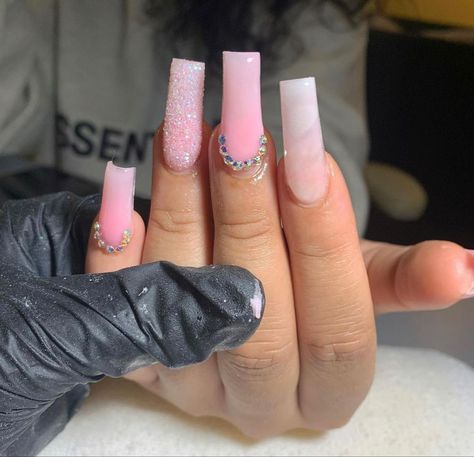 Pink Nails Rhinestones, Pink Nails With Rhinestones, Short Coffin Nails Designs, Poppin Nails, Graffiti Nails, Chanel Nails, Long Acrylic Nail Designs, Aesthetic Nails, Colored Acrylic Nails