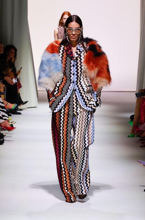 Winter 2023 Runway, Missoni Pattern, Missoni Dress, Designer Beach Wear, Milano Fashion, Beachwear Collection, Milano Fashion Week, Fashion Weeks, Runway Collection