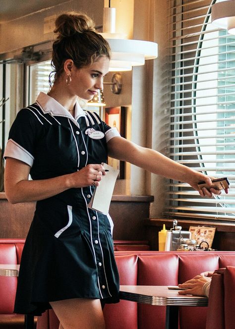 Em Ritmo de Fuga Waitress Uniform Vintage, Waitress Aesthetic, Waiter Outfit, Greaser Girl, Waitress Outfit, Cafe Uniform, Waitress Uniform, Diner Aesthetic, Blouse Nylon