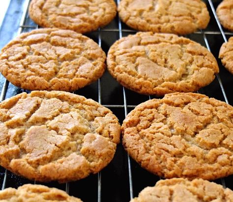 Cornish Fairings - The BEST Ginger Biscuits - thinlyspread.co.uk British Ginger Biscuits, Ginger Biscuits Recipe Uk, Ginger Biscuits Recipe Simple, Ginger Buiscits Recipes, Biscuit Recipes Uk, Stem Ginger, Almond Macaroons, Chewy Chocolate Cookies, Ginger Biscuits