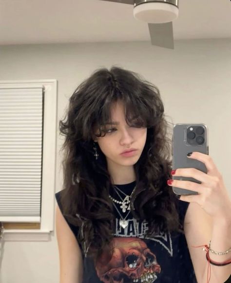 Hangodango on tiktok Short Grunge Hair, Hair Inspiration Long, Shaggy Haircuts, Hair Inspiration Short, Haircuts For Wavy Hair, Wolf Cut, Hair Stylies, Cut My Hair, Hair Inspo Color