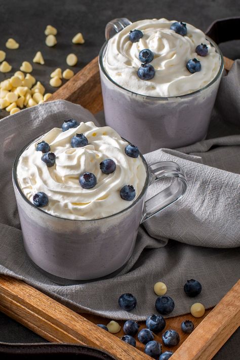 Aesthetic Hot Chocolate, Hot Chocolate Ideas, Hot Chocolate Aesthetic, Chocolate Aesthetic, Gourmet Hot Chocolate, Highbush Blueberry, Hot Drinks Recipes, Chocolate Ideas, White Hot Chocolate