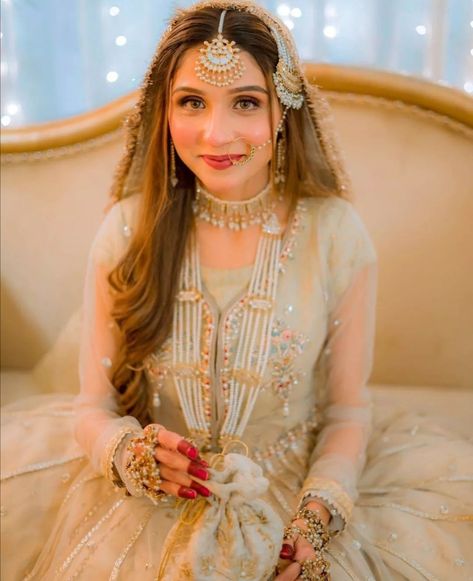 Nikah Jewellery Pakistani Bridal, Nikah Bride Pakistani Bridal, Nikkah Bride Hairstyle, Nikkah Bride Pakistan, Nikah Outfit Muslim Pakistani Bridal, Nikkah Bride Makeup, Pakistani Nikkah Bride, Nikah Jewellery, Nikkah Board